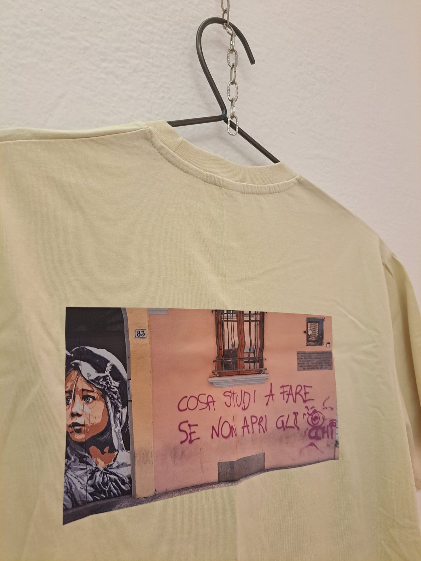 T-Shirt "Cosa studi a fare se non apri gli occhi"