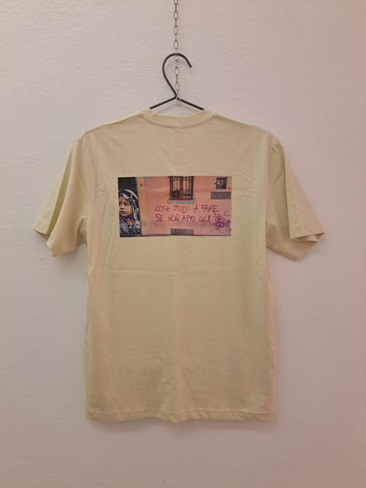 T-Shirt "Cosa studi a fare se non apri gli occhi"