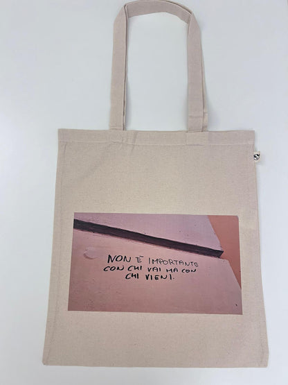 Shopper in tela "Non è importante con chi vai ma con chi vieni"